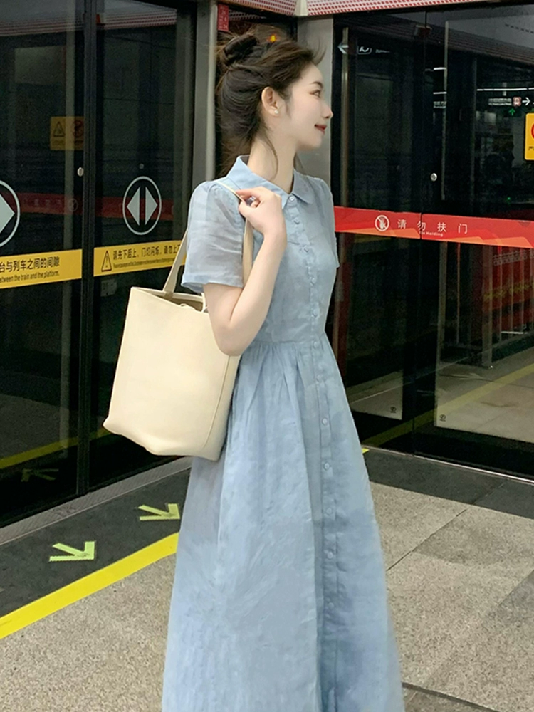 温柔法式娃娃领连衣裙